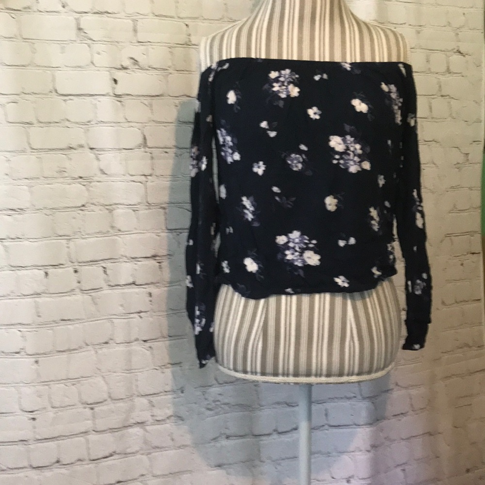 Elastic Cold Shoulder Hollister Blouse